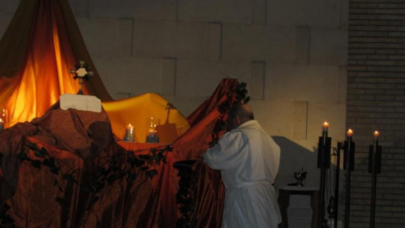 Adoremus en la parroquia de San Cristóbal Mártir, en Burguillos