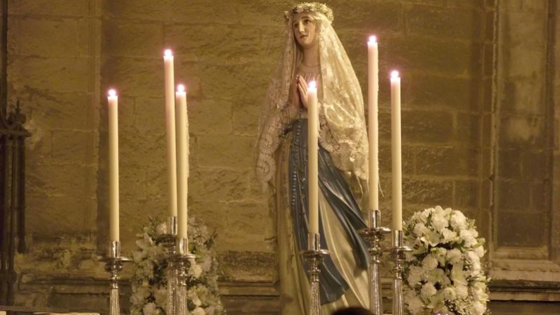 Rosario de antorchas con la Virgen de Lourdes