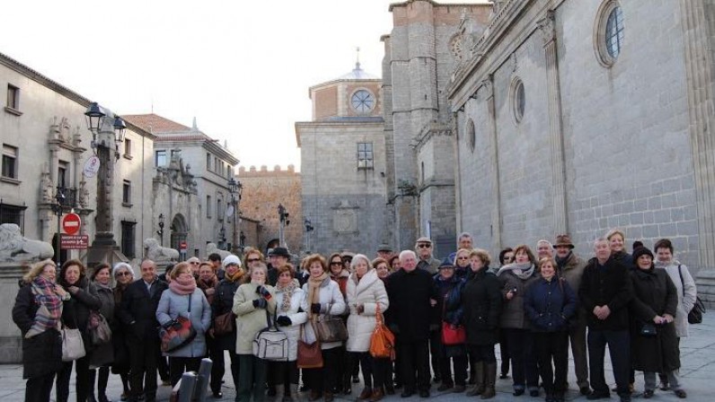 La parroquia de Santiago el Mayor de Alcalá peregrinó a Ávila
