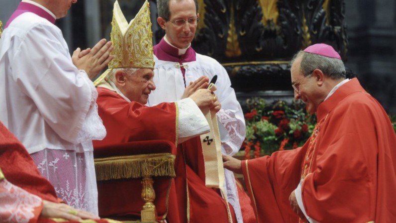 Mons. Asenjo, arzobispo emérito de Sevilla: “El pontificado de Benedicto XVI fue corto, pero intenso y rico en frutos sobrenaturales y apostólicos”