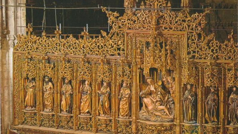 Viga de imaginería en el retablo de la Catedral de Sevilla