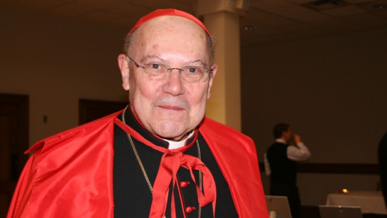El cardenal Levada visita Sevilla en Semana Santa