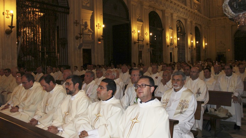 Homenaje a los sacerdotes que cumplen 25 y 50 años de ministerio
