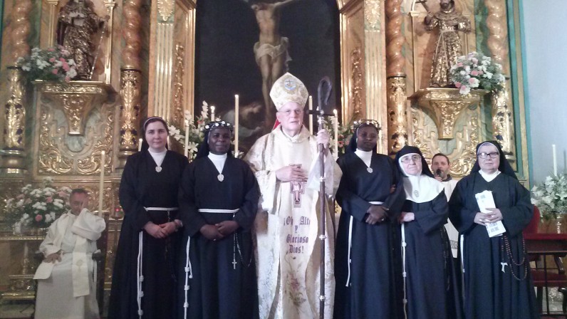 Profesión solemne de dos religiosas clarisas en Alcalá de Guadaira
