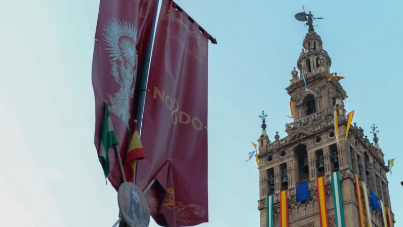 Corpus en Sevilla, “uno de los jueves que lucen…”