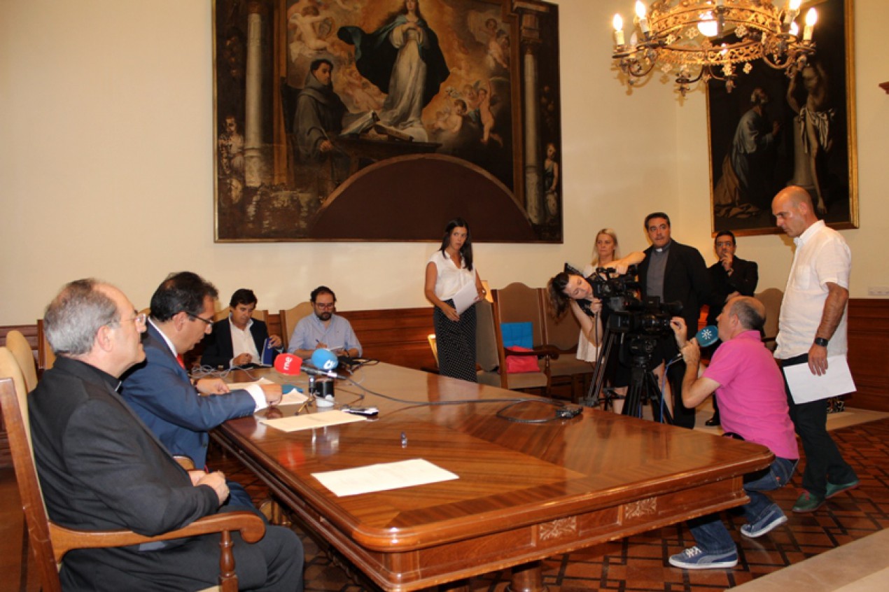 Firma del convenio con la Fundación Cajasol para la restauración de cuatro lienzos