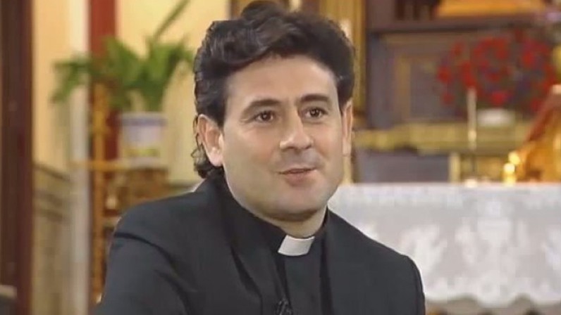 Envío misionero del sacerdote Ángel Luis Bayo en la Catedral