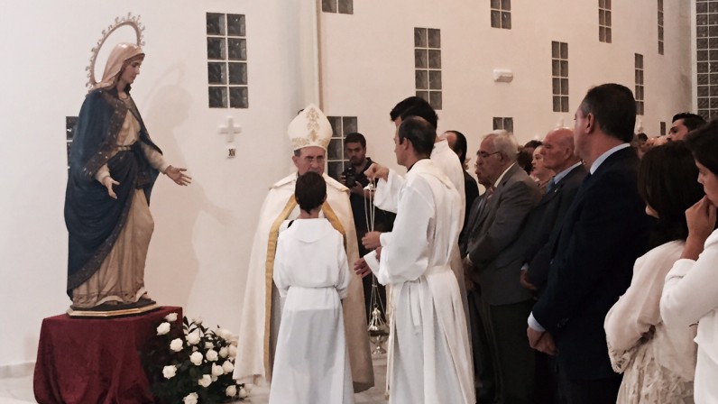 El Arzobispo bendice en Tomares la nueva imagen de la Virgen María Madre de la Familia