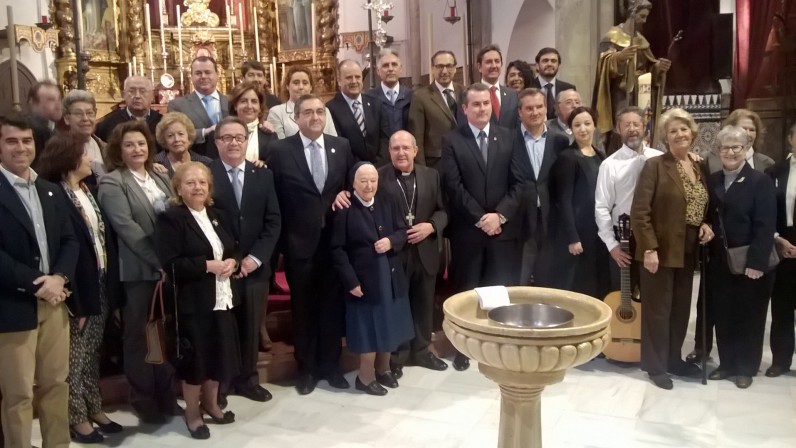 La visita pastoral a San Julián y Santa Marina abunda en la idea de unidad en torno a la parroquia