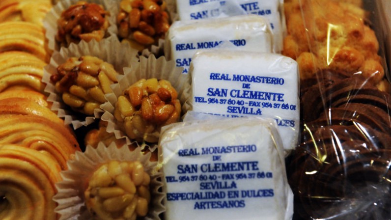 El Alcázar acoge la muestra anual de dulces de conventos de clausura