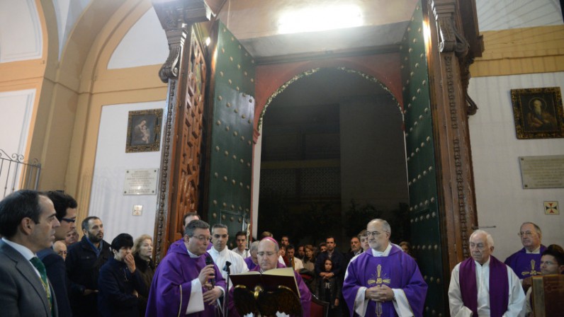 La apertura en María Auxiliadora completa el inicio del Año de la Misericordia en las cuatro basílicas