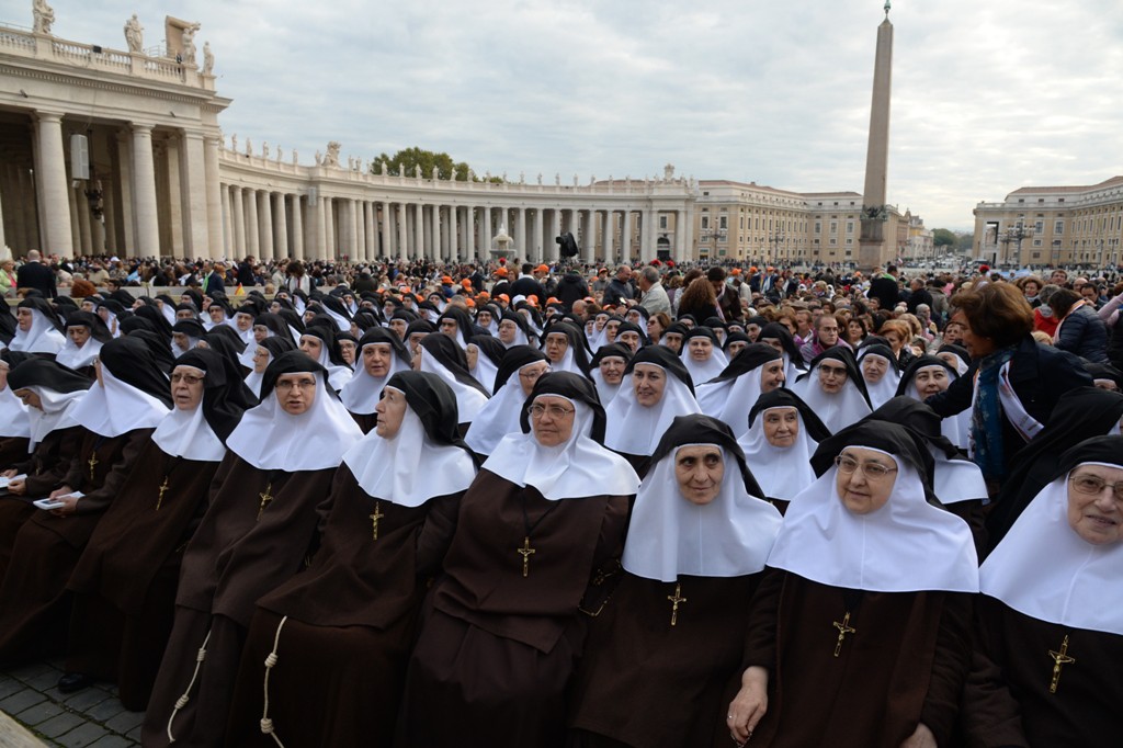 Benedicto XVI recibe a las Hermanas de la Cruz