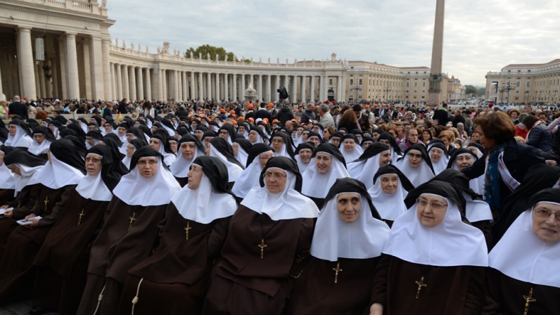Benedicto XVI recibe a las Hermanas de la Cruz