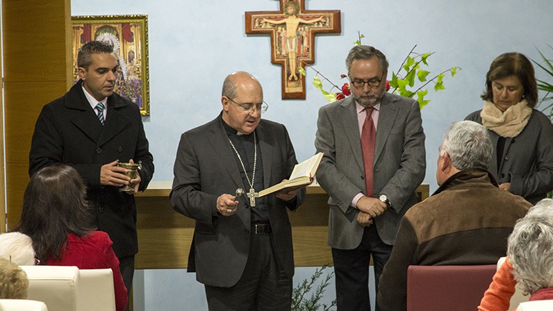 Mons. Gómez Sierra ha inaugurado una residencia de mayores de Cáritas