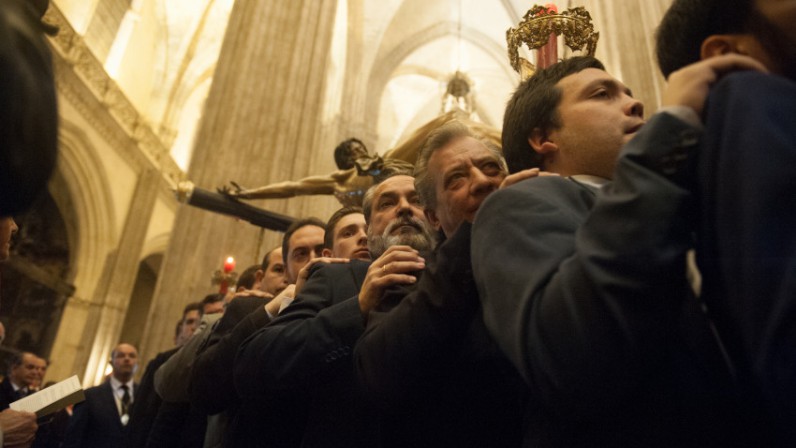 La Catedral acogió el Vía Crucis de las hermandades de Sevilla