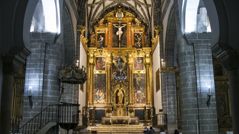 Nueva iluminación en la Parroquia Nuestra Señora de la Oliva en Lebrija