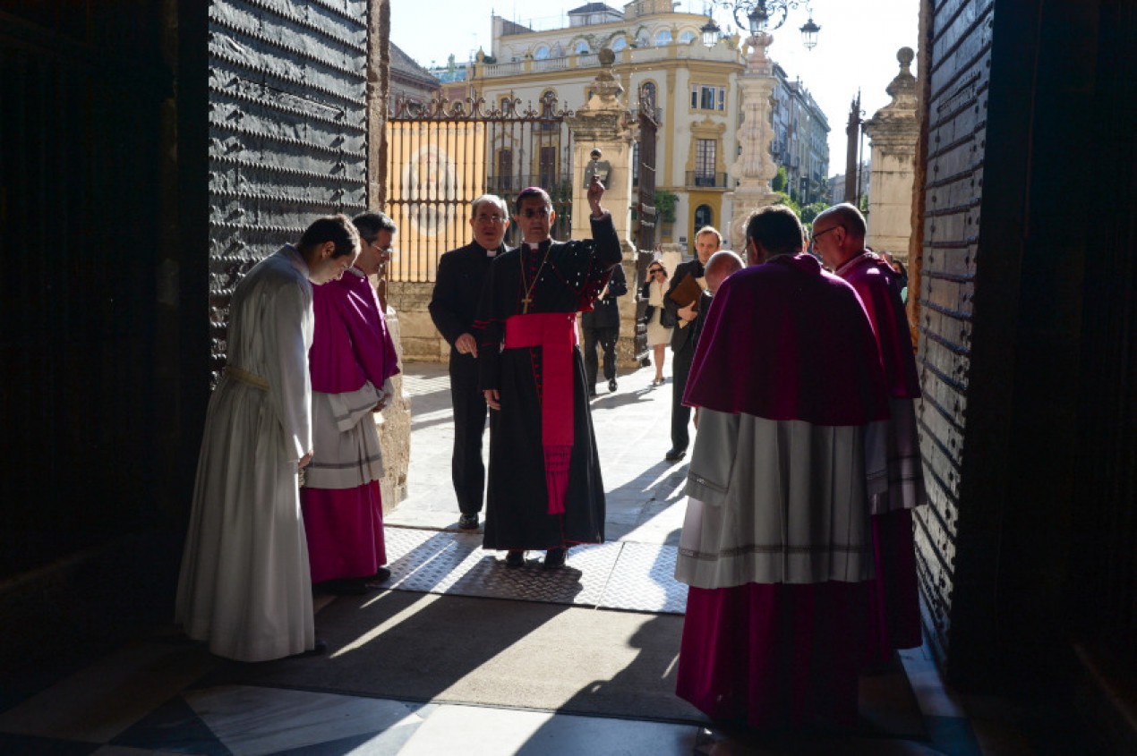 Mons. Ayuso preside la Misa de Coro en la Catedral