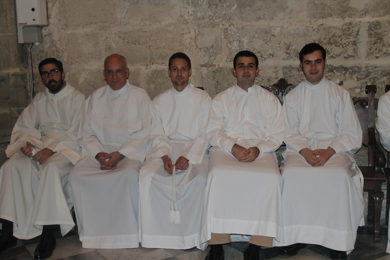 Consagración de los seminaristas ante la Virgen de los Reyes