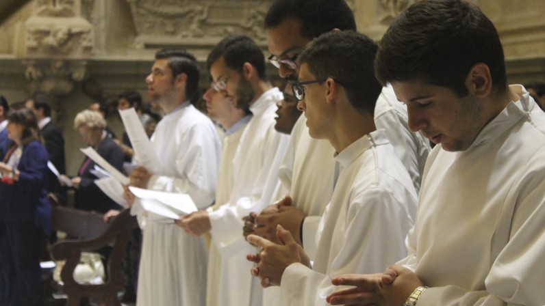 Los seminaristas se consagran a la Virgen de los Reyes