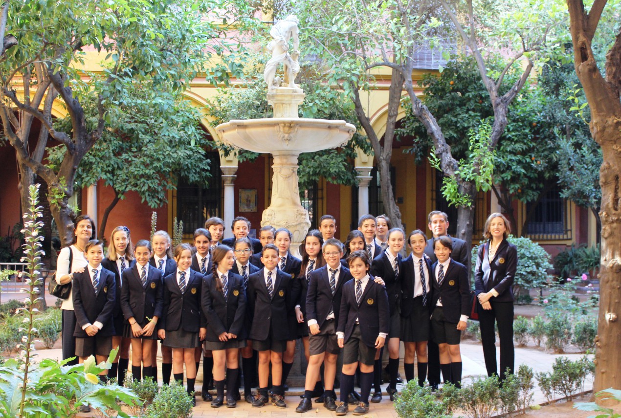 El Arzobispo recibe a un grupo de alumnos del colegio St. Mary
