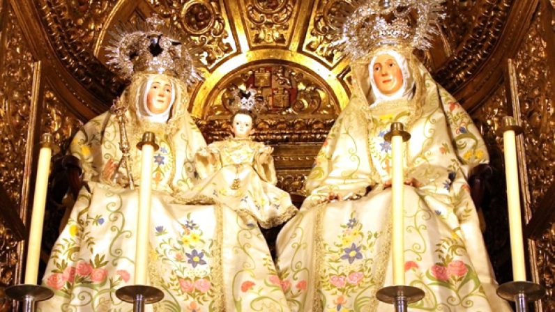Con los Gozos de Santa Ana dió comienzo la jornada festiva en la ‘Catedral de Triana’