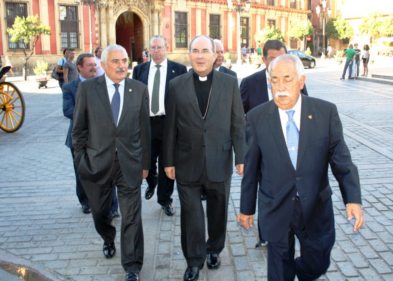 Nueva junta superior del Consejo General de Hermandades de Sevilla