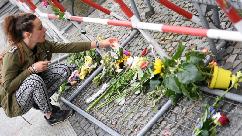 Mons. Asenjo envía sus condolencias a la Nación francesa tras los atentados de Niza