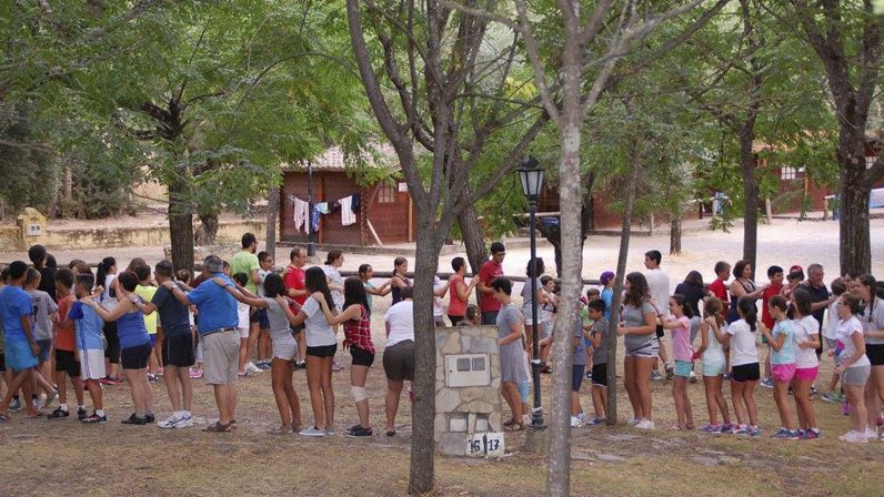 Reflexión, juegos y Eucaristía en el campamento del Movimiento Junior de Sevilla
