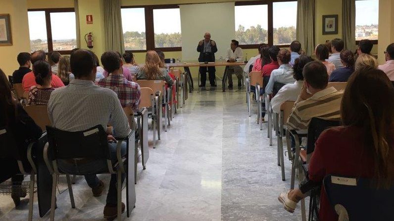 72 trabajadores de San Juan de Dios en Sevilla se preparan para la Confirmación en el hospital del Aljarafe