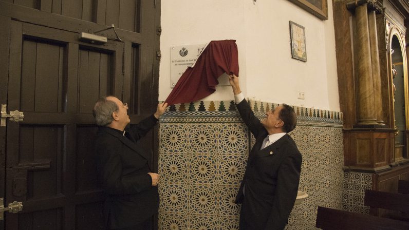 Mons. Asenjo inaugura la nueva iluminación artística de San Sebastián