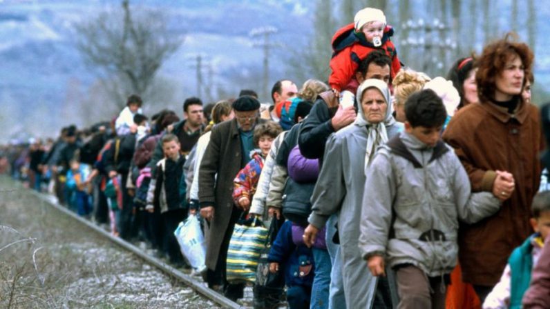 Mons. Asenjo denuncia la actitud “inhumana y profundamente insolidaria” de los países europeos ante la crisis de los refugiados