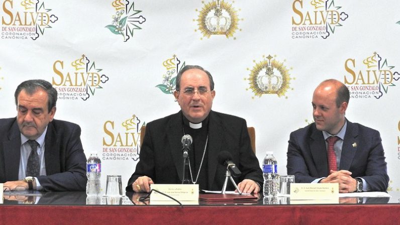 Mons. Asenjo advierte que la secularización interna en las hermandades “acentúa casi exclusivamente el carácter prevalentemente cultural”