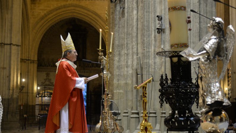 Mons. Asenjo hace un llamamiento para superar “un cristianismo tibio, sociológico, conformista y contentadizo”