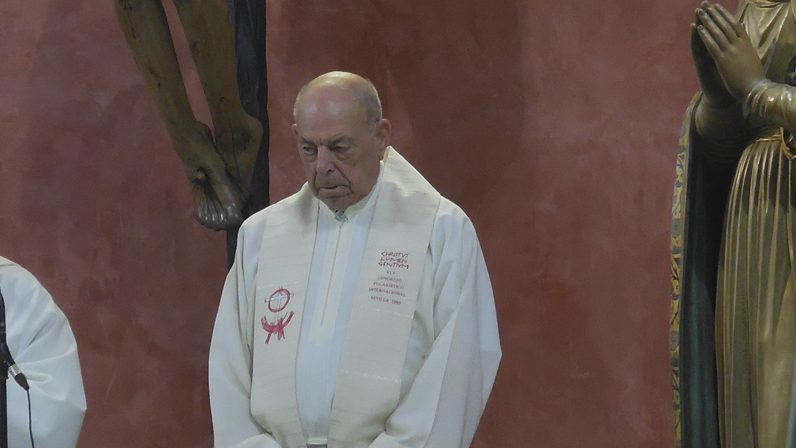 Reconocimiento al sacerdote Ramón López