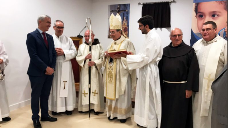 El Arzobispo bendice las nuevas instalaciones del Centro de Estimulación Precoz Cristo del Buen Fin