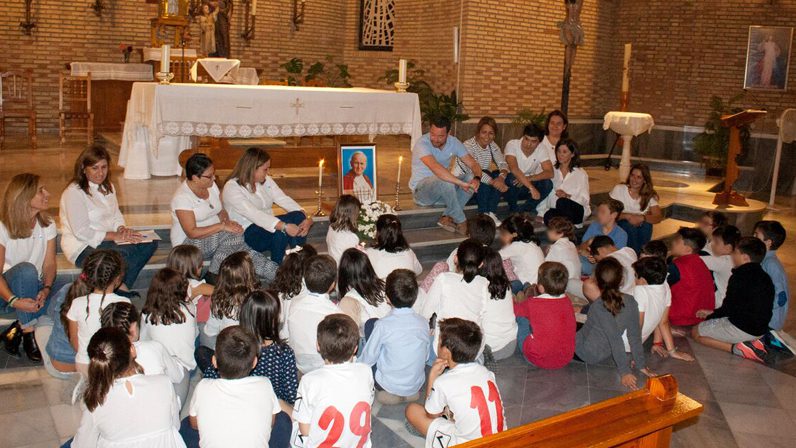 La Parroquia de Santa Cruz, de Lora del Río, vuelve a celebrar Todos los Santos con una gran fiesta infantil