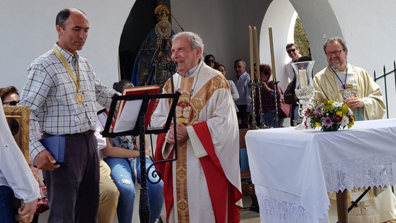 Reconocimiento en Castilblanco de los Arroyos al sacerdote Antonio Gálvez
