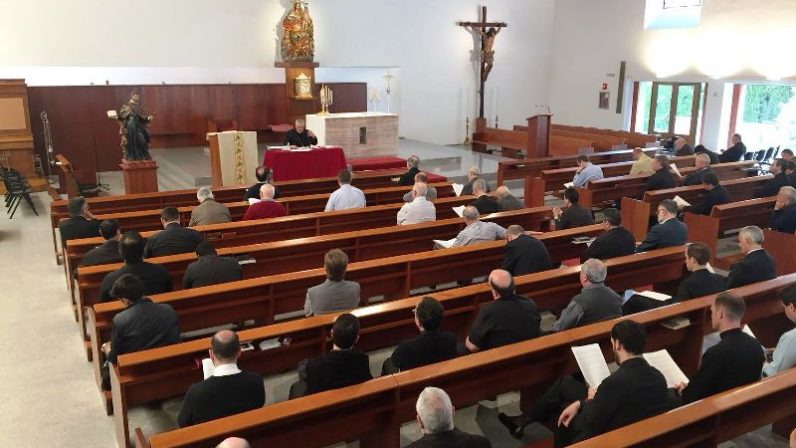 El Obispo de Tenerife dirige el retiro para el clero en el Seminario