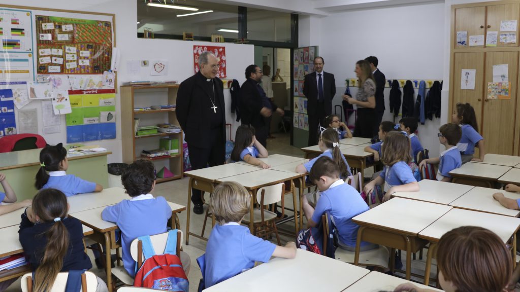 El Arzobispo visita los colegios diocesanos San Bernardo y Ntra. Sra. de las Mercedes