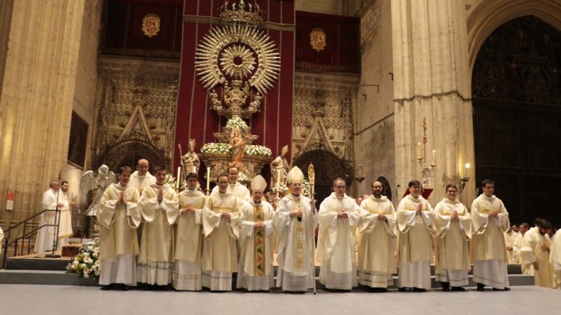 Ocho nuevos diáconos, una “bendición y riqueza para la Archidiócesis de Sevilla”