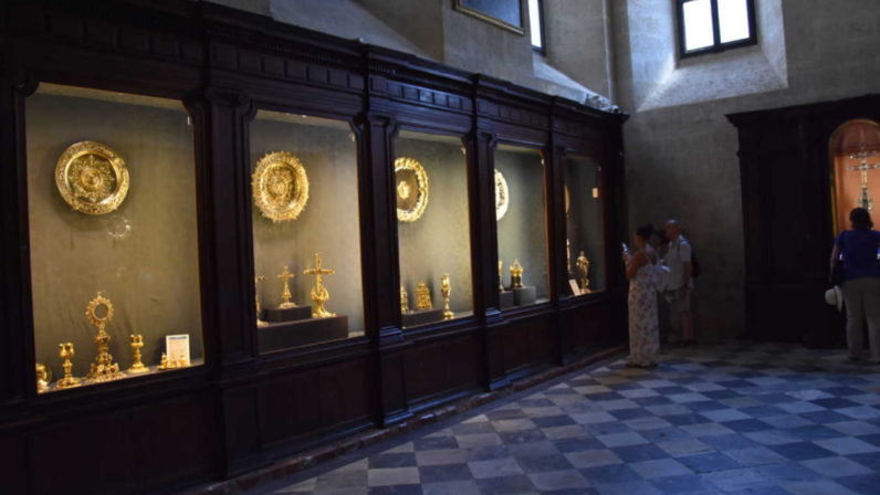 El Cabildo concluye la adaptación del mobiliario de la Sala del Tesoro de la Catedral