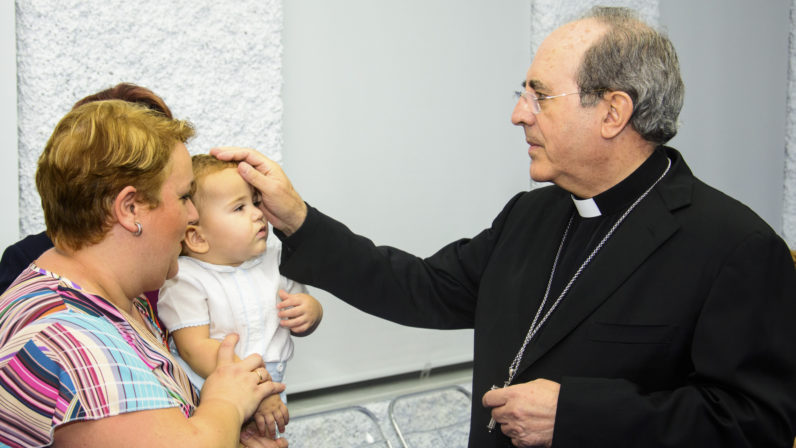 El Arzobispo bendice el nuevo centro pastoral de Las Cabezas