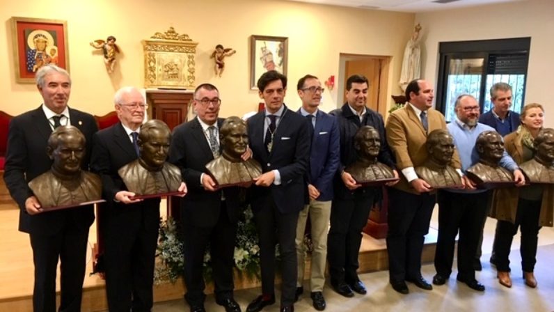 Santo Súbito ha entregado 70 bustos de san Juan Pablo II a la Iglesia en Sevilla