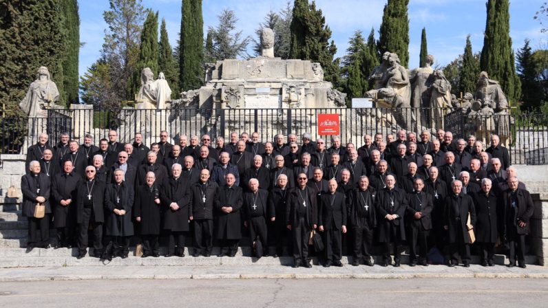 Los obispos de Sevilla peregrinan al Cerro de los Ángeles
