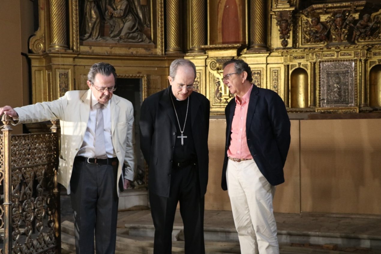 El Arzobispo visita la iglesia del monasterio de Santa Clara