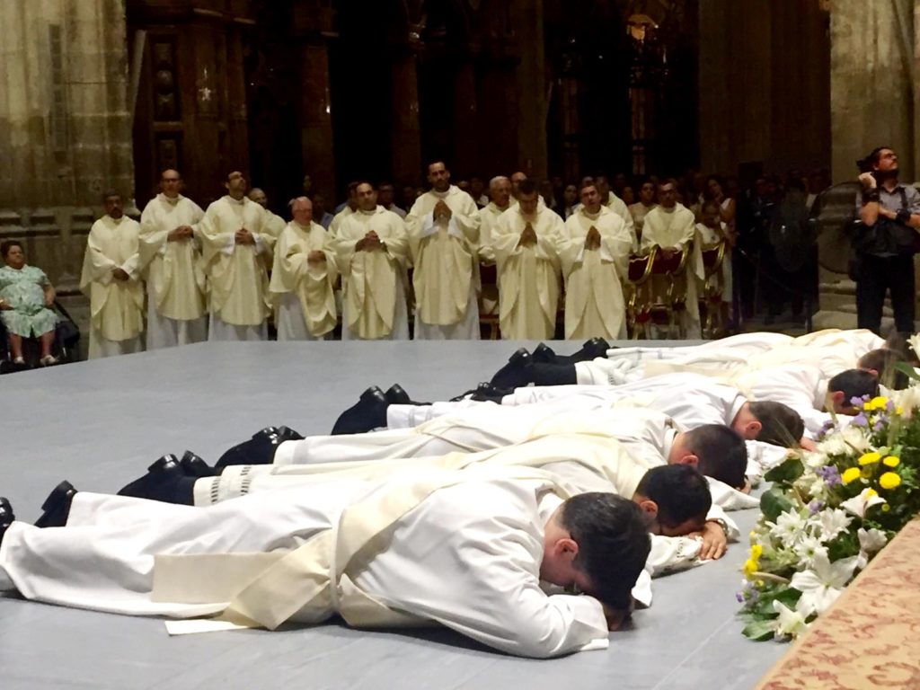 Hoy es un día grande: la Archidiócesis de Sevilla cuenta con siete nuevos sacerdotes
