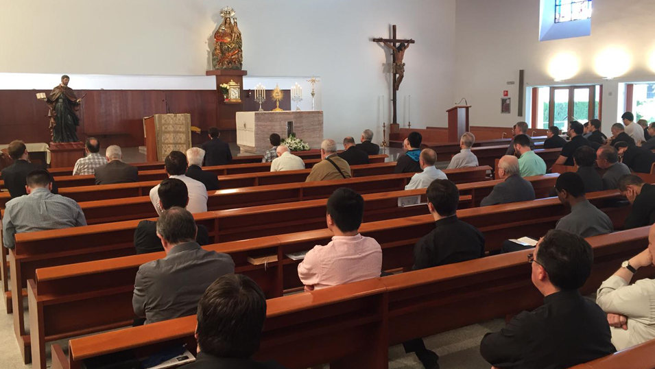 El clero diocesano despide el curso con un retiro dirigido por el Obispo de Córdoba