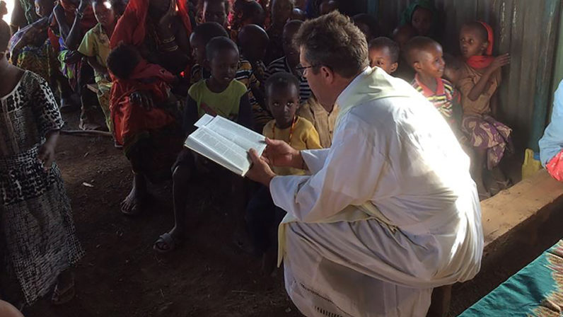 Oraciones por los misioneros “que se exponen continuamente para servir a los demás”