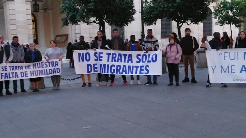 La Pastoral de Migraciones organiza un Círculo de Silencio en la Plaza Nueva de Sevilla