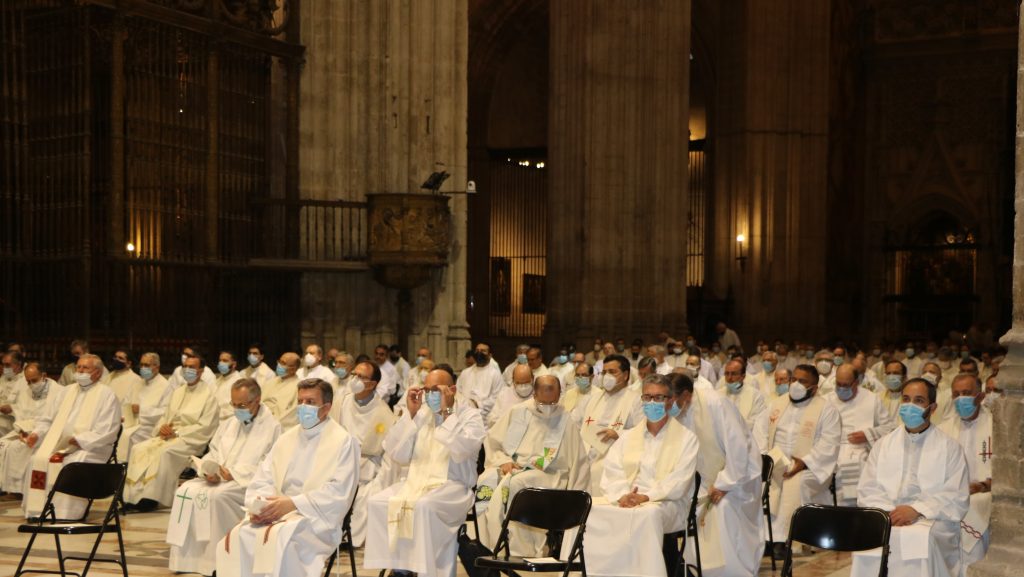 Más de una veintena de sacerdotes han celebrado hoy sus bodas de oro y plata